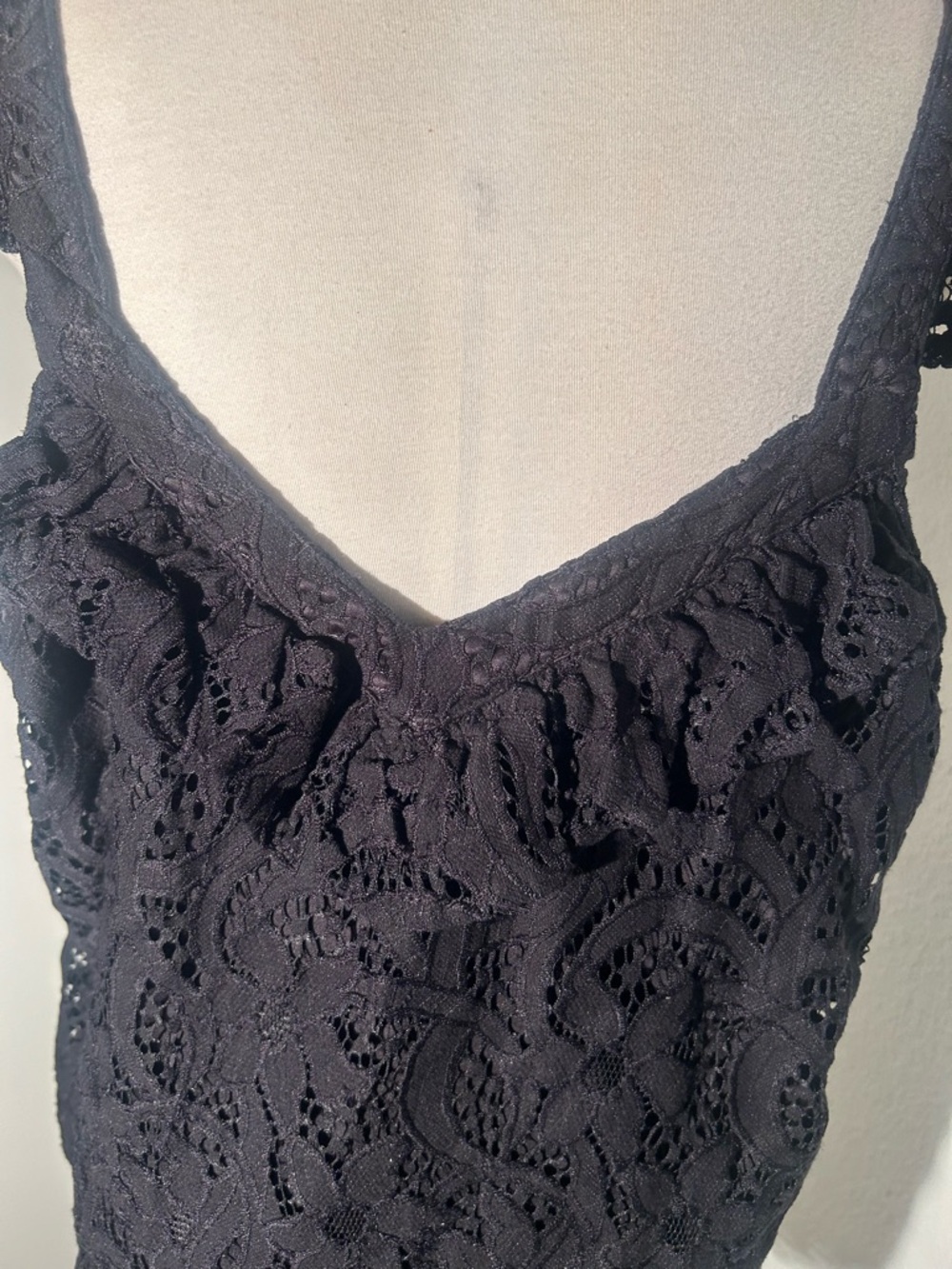 Torrid Black Lace Ruffle Button-Front Tank Plus Size 1X - Picture 7 of 10